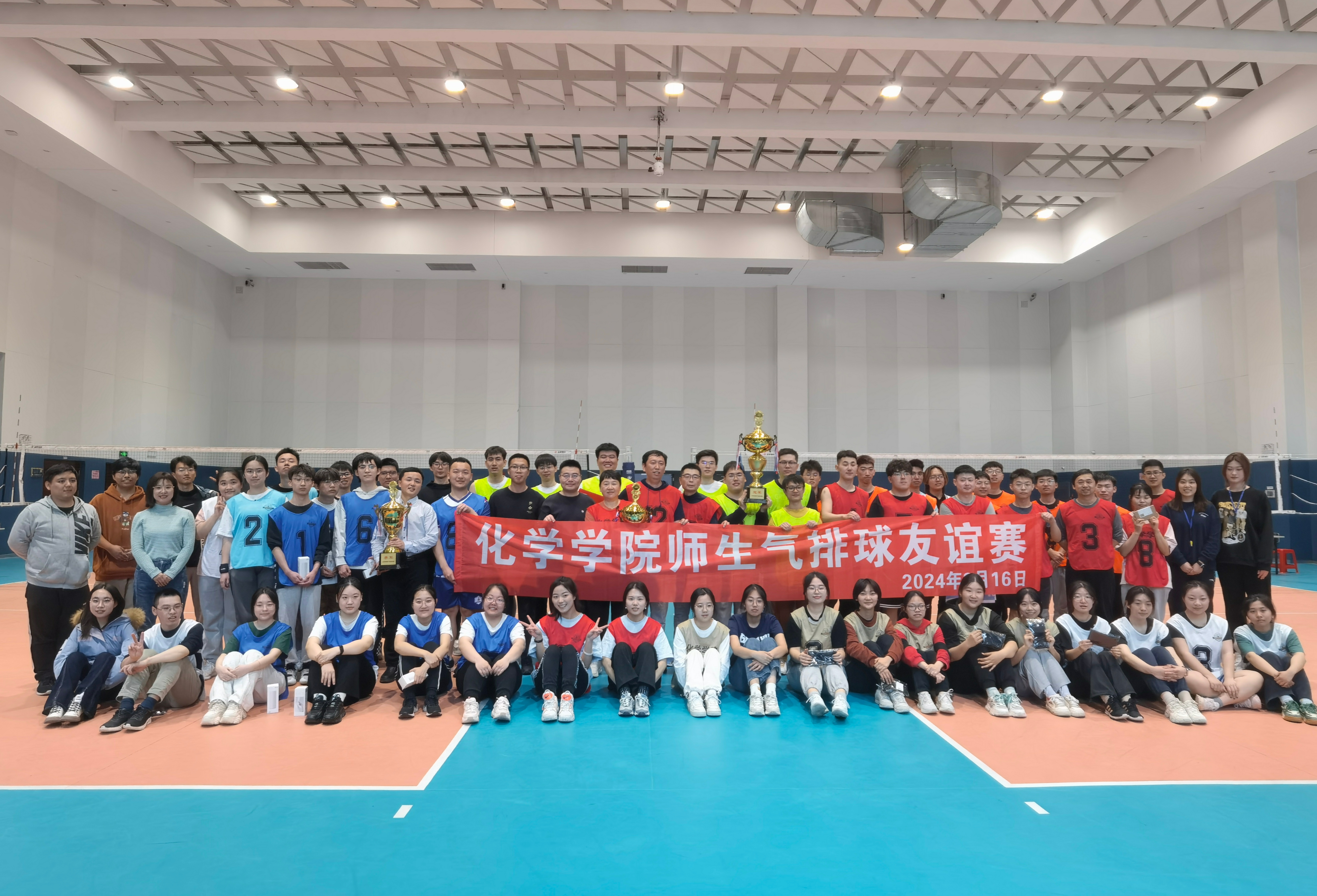 888集团电子游戏官方网站师生气排球友谊赛圆满结束